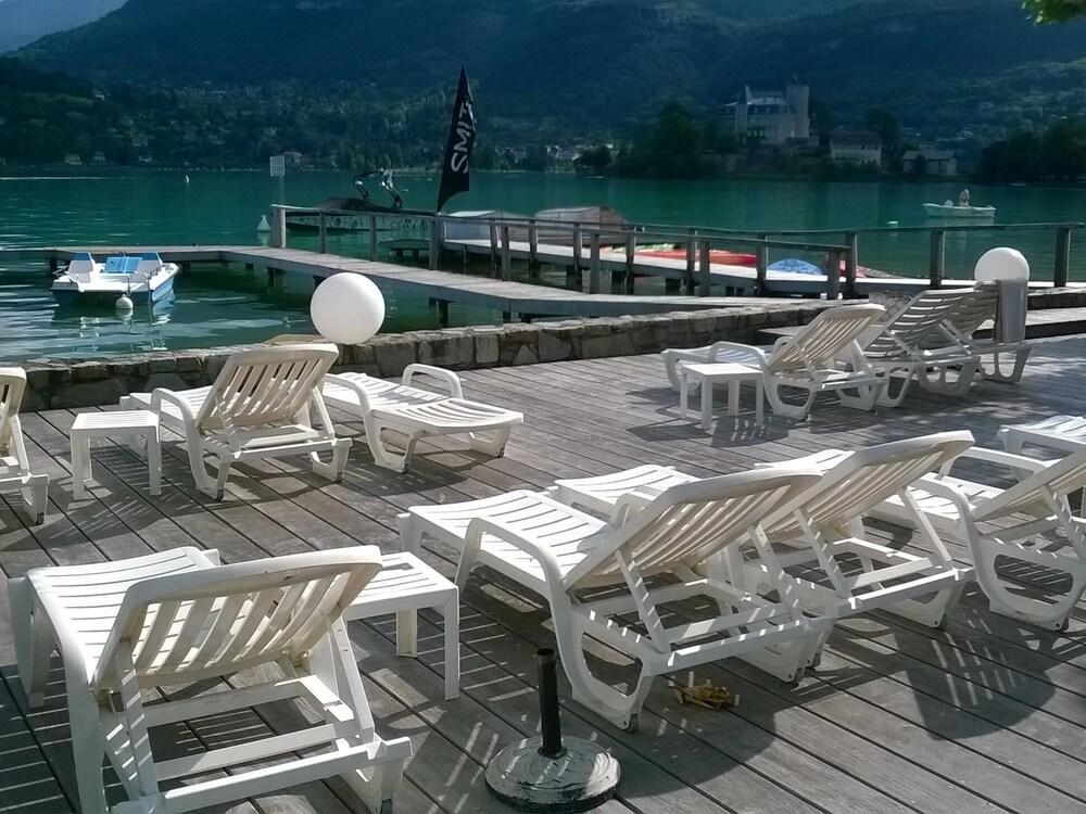 Les Pieds Dans L'eau Au Bord Du D'annecy * Duingt