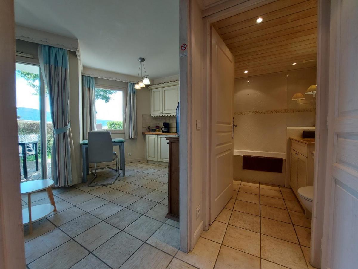 Apartment Les Pieds Dans L'eau Au Bord Du D'annecy