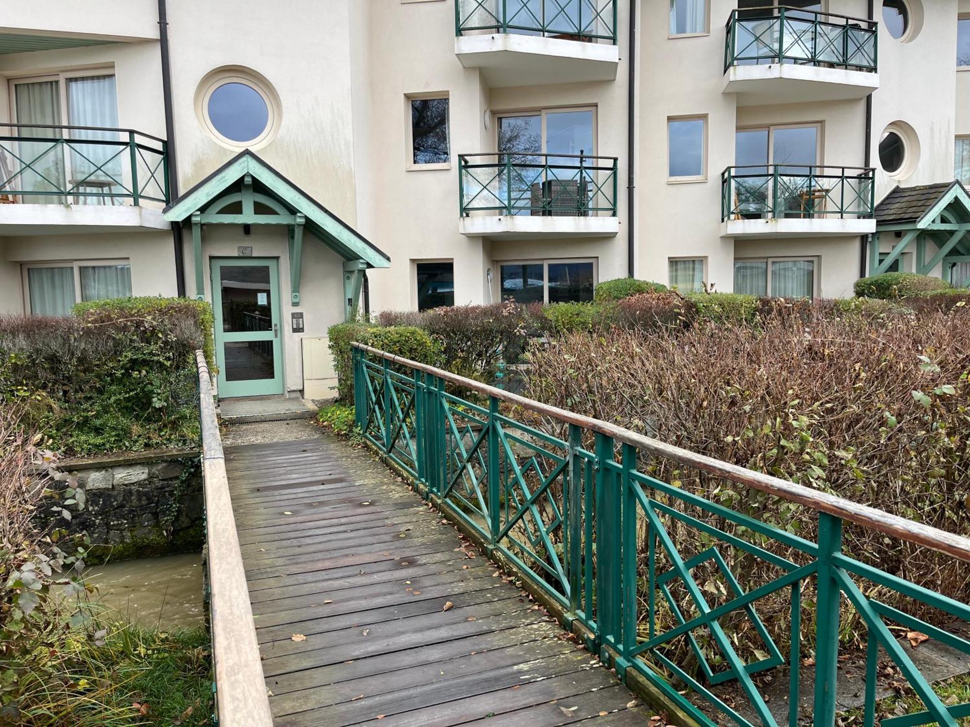 Apartment Les Pieds Dans L'eau Au Bord Du D'annecy