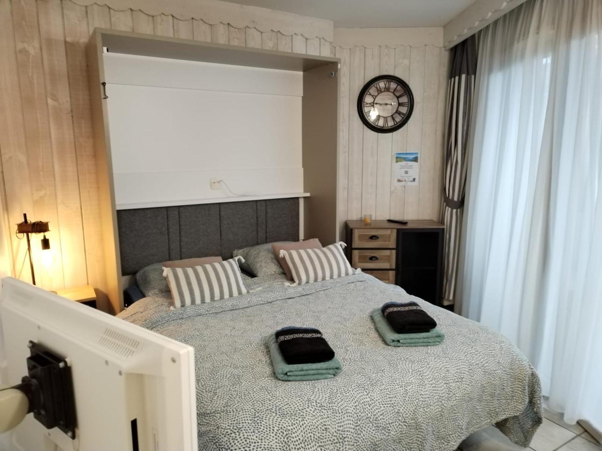 Les Pieds Dans L'eau Au Bord Du D'annecy Appartement
